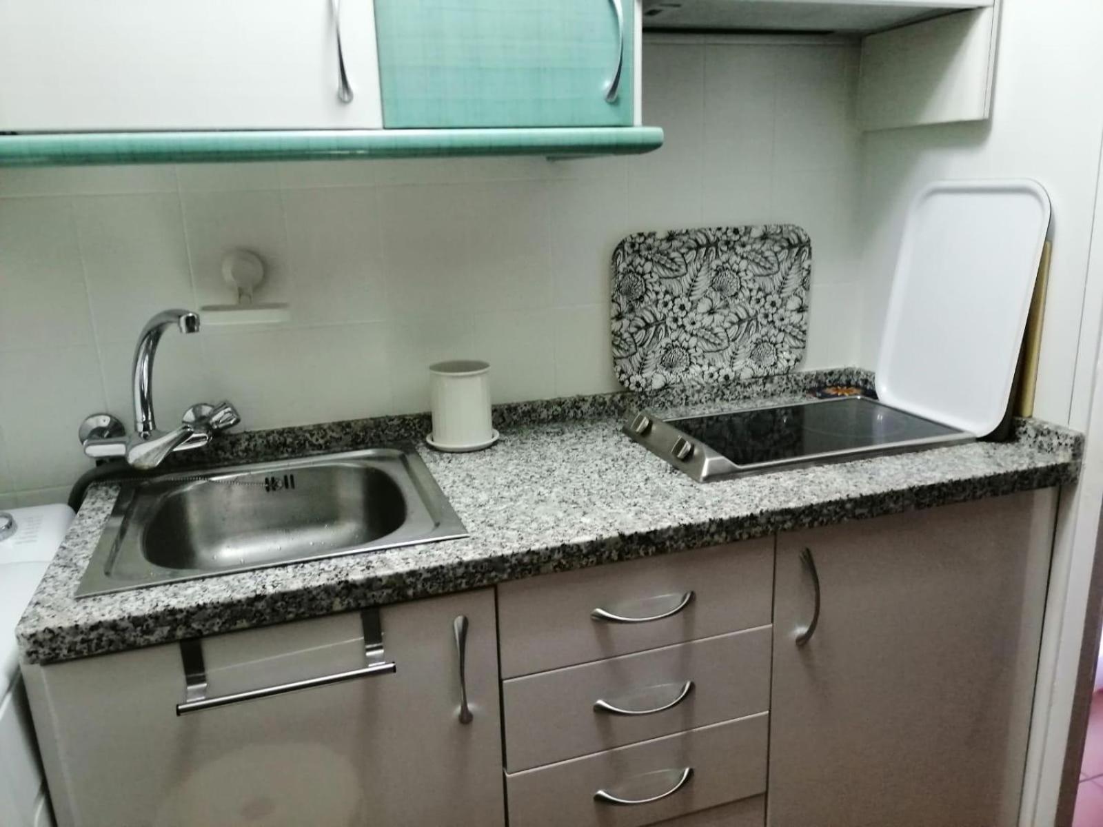 Las Naciones Studio Apartment เบนัลมาเดนา ภายนอก รูปภาพ