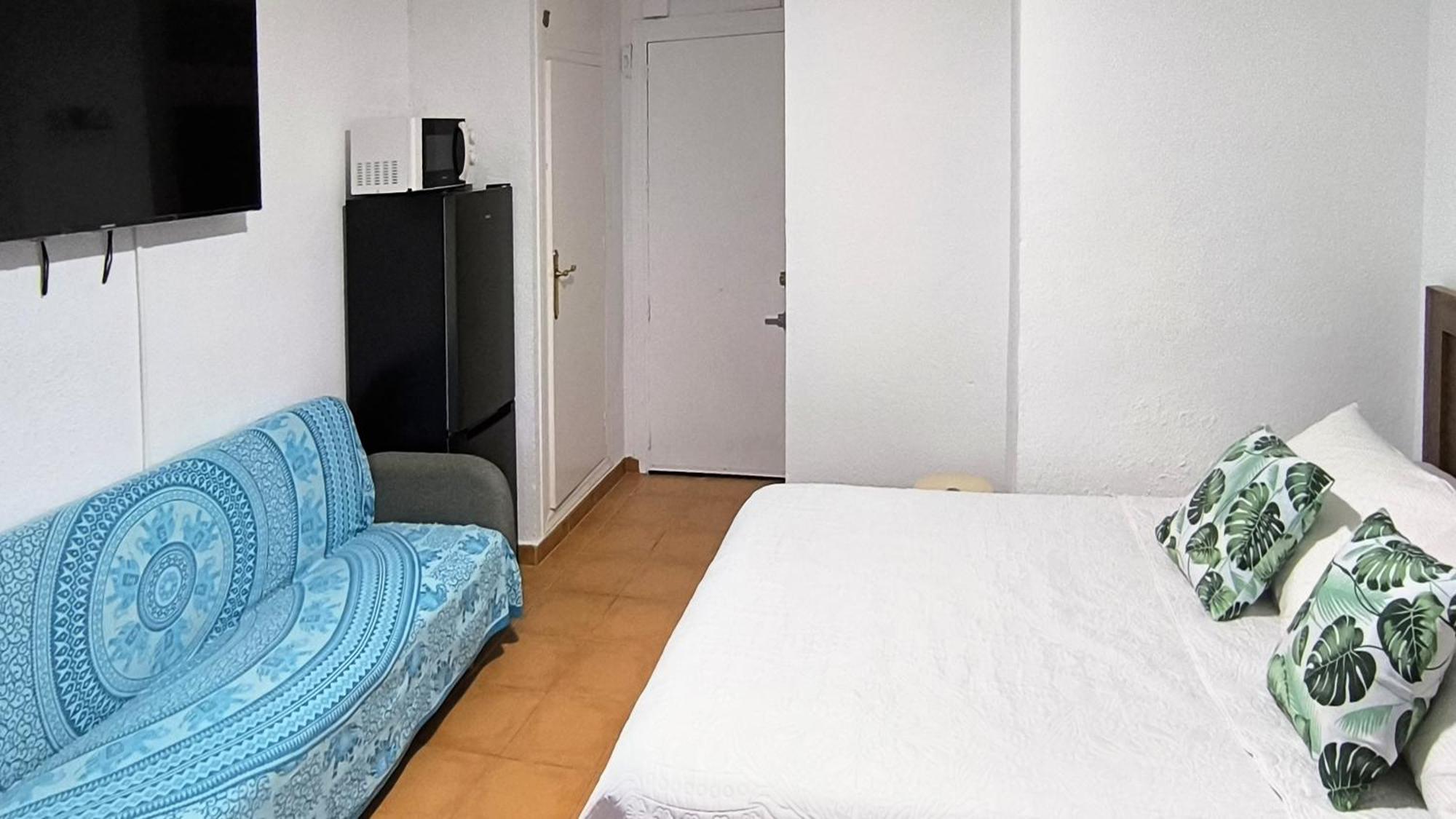Las Naciones Studio Apartment เบนัลมาเดนา ภายนอก รูปภาพ